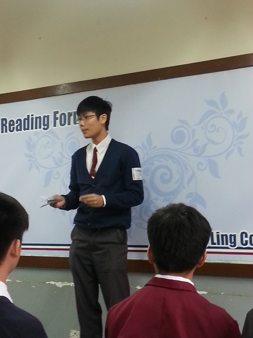 Choi Hei Wang from 4D presenting